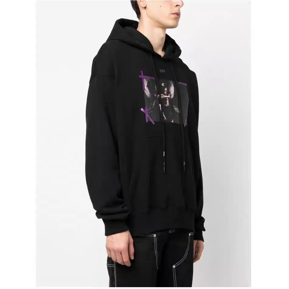 ♻️💯Upper body reference model picture❤️The top tested version Off-White 2023 new autumn and winter Angel Caravaggio spray-painted arrow hooded sweatshirt. The craftsmanship of this model can be said to be very difficult. There is a direct comparison between our home and many versions on the market. You can more clearly distinguish between good and bad just by looking at the prints. This printing uses Kornit's digital direct-injection process. The entire printing effect is like drawing lines with a marker pen. The imitation effect can achieve the same visual effect as the real thing. The main reason is that the color transition of this printing is too small, which makes it impossible to directly copy the pattern when scanning. The image must be manually enlarged more than 40 times, and then adjusted bit by bit to add a soft color (white) effect. The fabric is made of 480g large fish scale pure cotton terry dyed in a vat, which is a big launch and has a full drape. Full set of customized accessories, washed, labeled. Guaranteed to be the top product on the market.  Color: Black Size: XS-L P:410